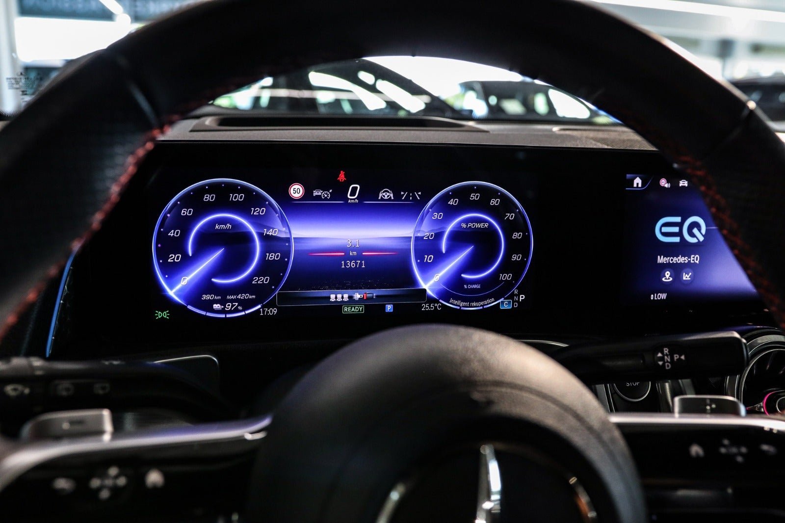 Billede af Mercedes EQB300  AMG Premium 4Matic