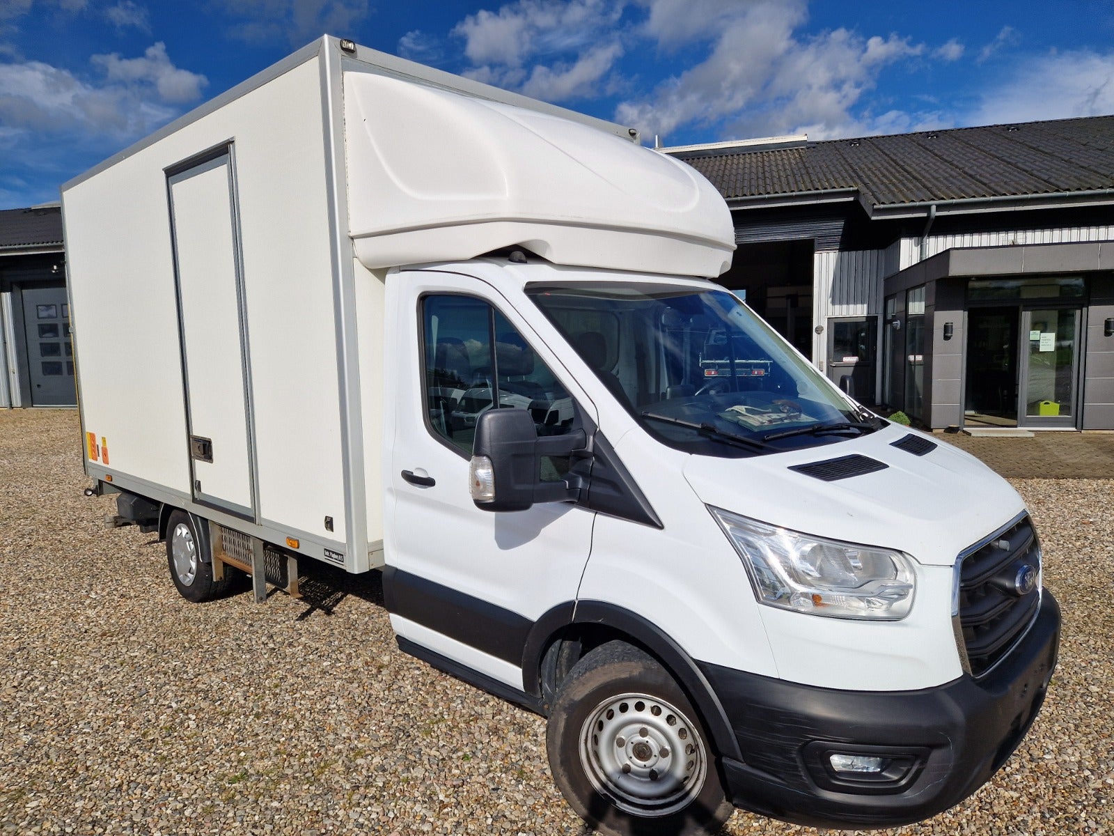 Billede af Ford Transit 350 L3 Chassis 2,0 TDCi 170 Alukasse m/lift aut. FWD