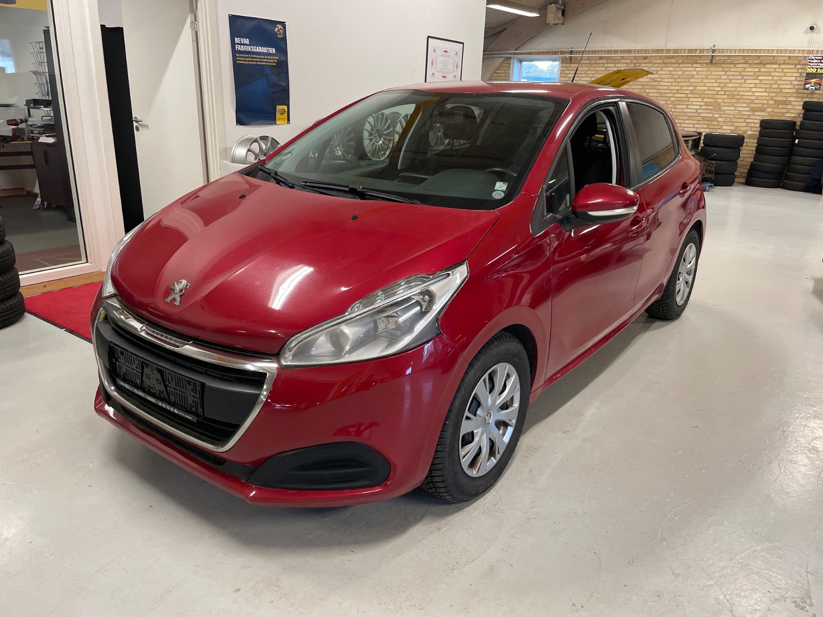 Peugeot 208 BlueHDi 100 Strike