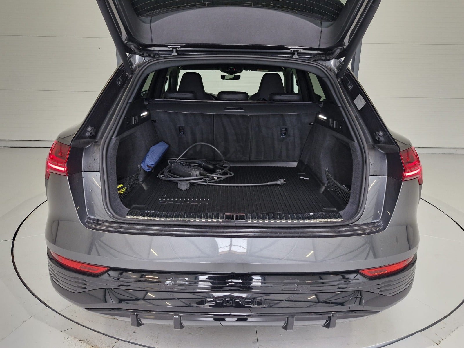 Billede af Audi Q8 e-tron 50 S-line quattro