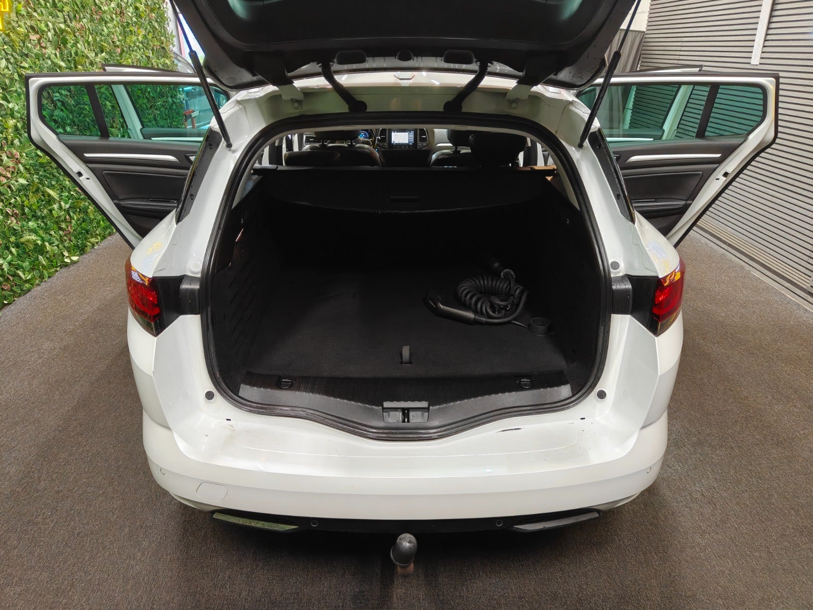 Billede af Renault Megane IV 1,6 E-Tech Zen Sport Tourer