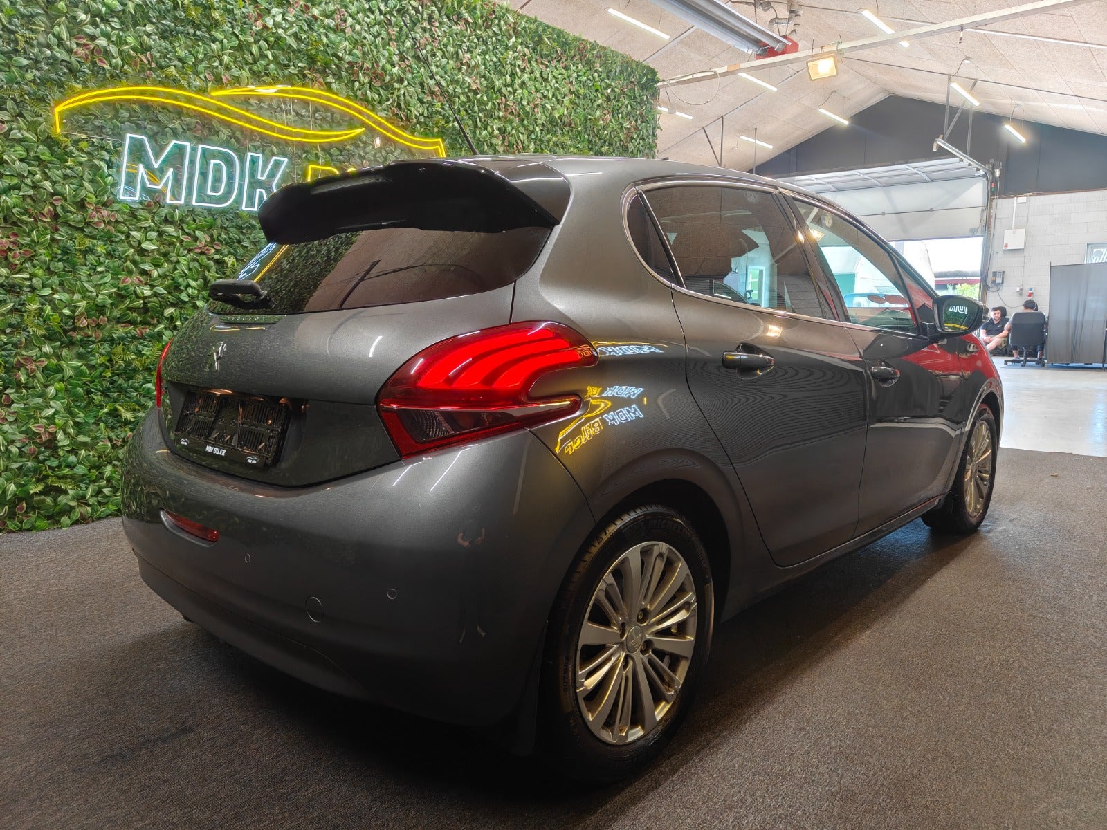 Billede af Peugeot 208 1,6 BlueHDi 100 Allure Sky