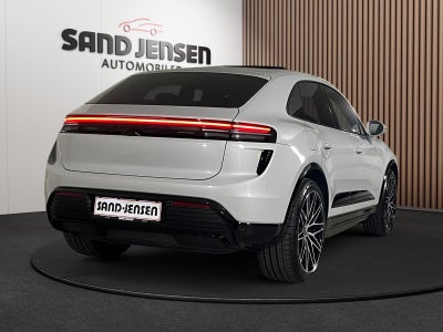 Porsche Macan Turbo Van