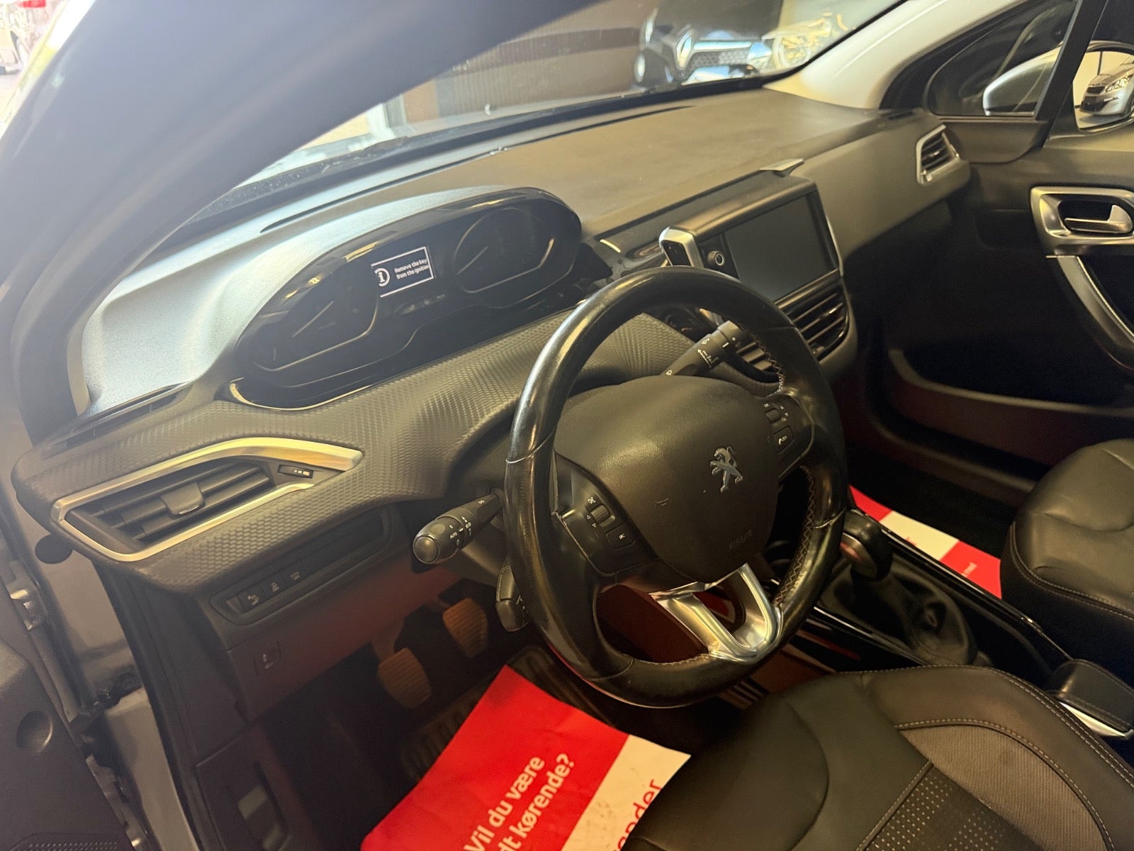 Peugeot 2008 BlueHDi 100 Allure Sky - billede 8