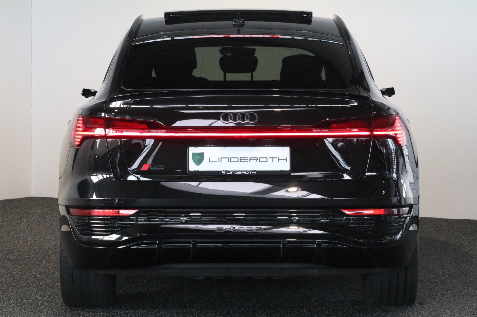 Audi Q8 e-tron 55 S-line Sportback quattro 5d - 4