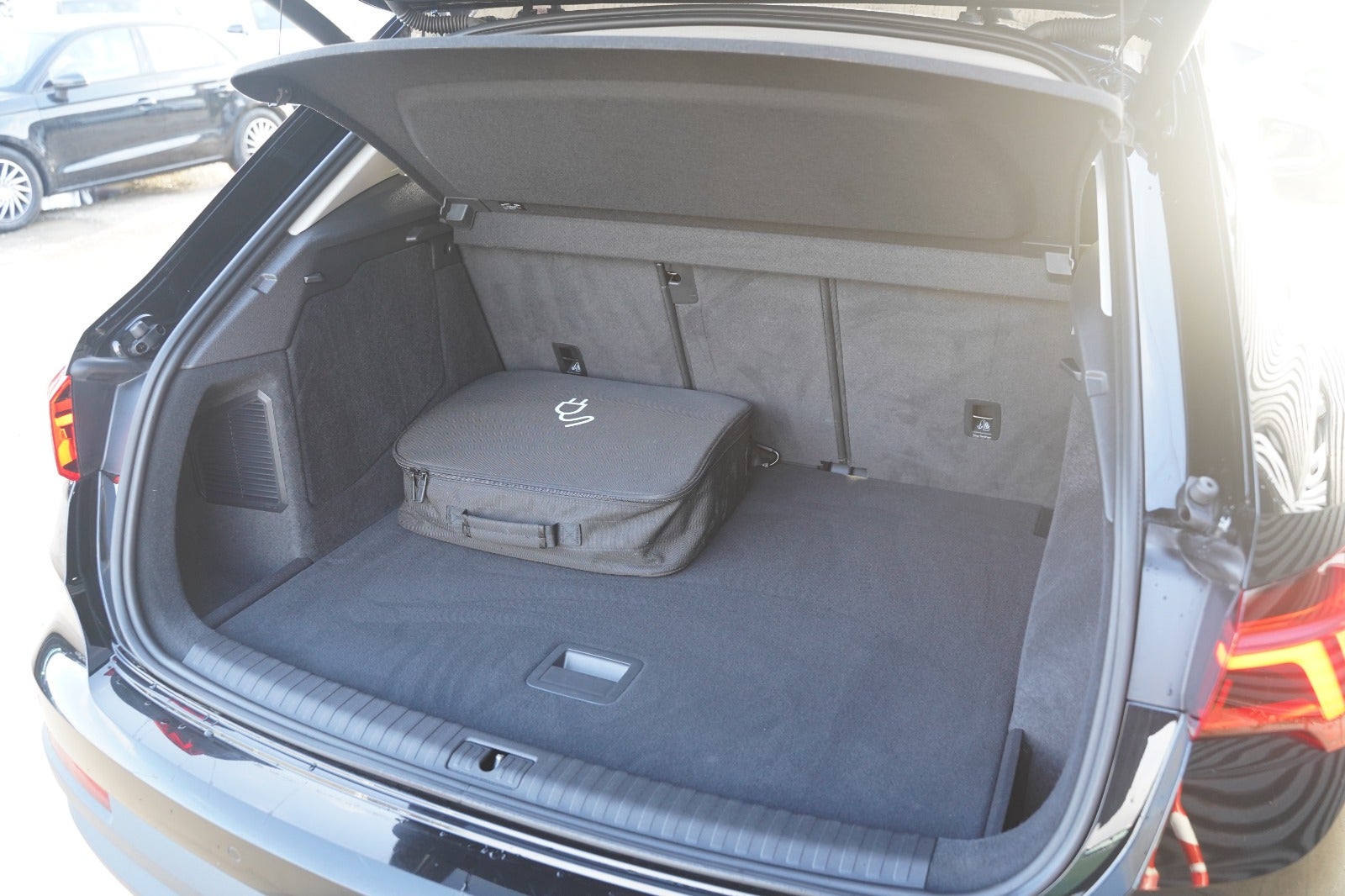 Billede af Audi Q3 45 TFSi e Attitude plus S-tr.