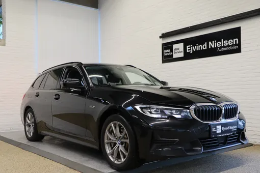 BMW 330e Touring Sport Line aut.