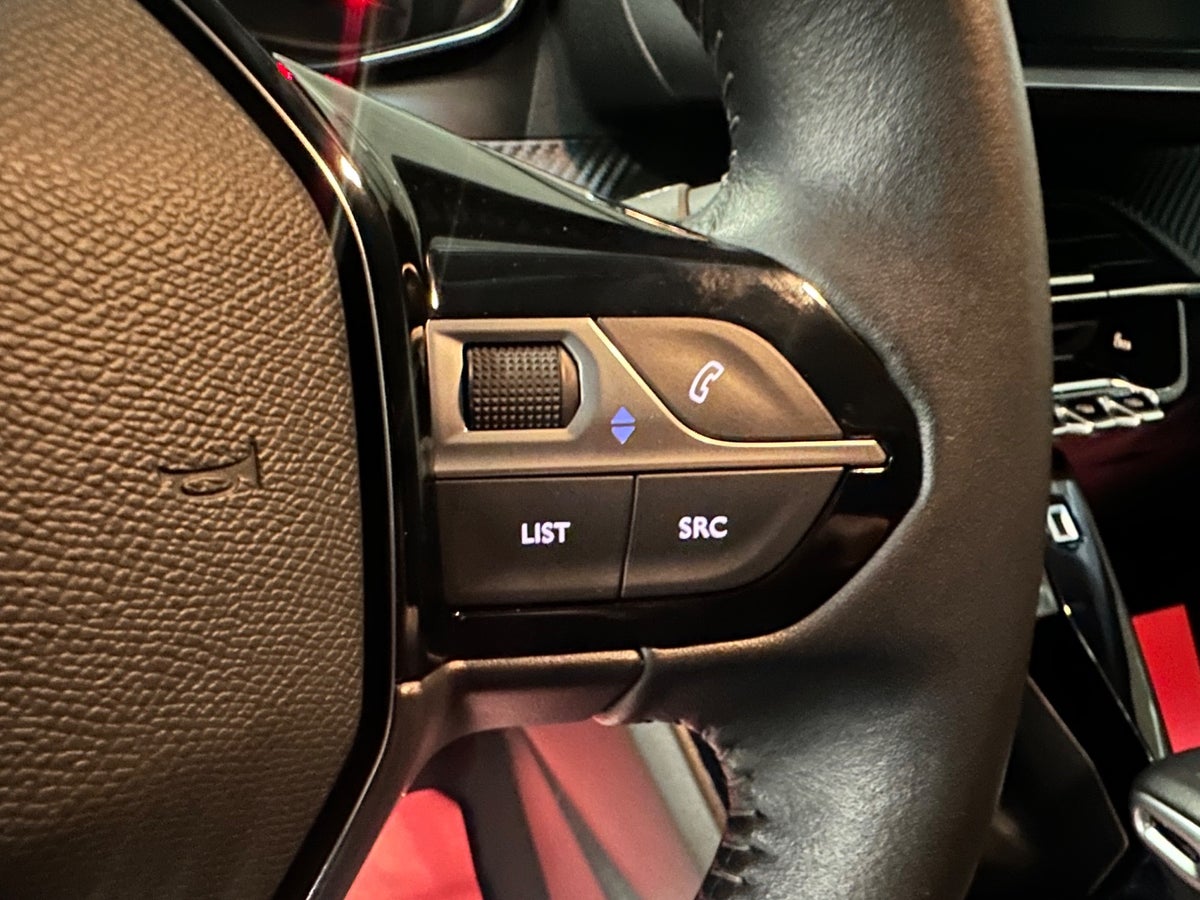 Peugeot 208 PureTech 100 Selection Sport Peugeot 208 PureTech 100 Selection Sport