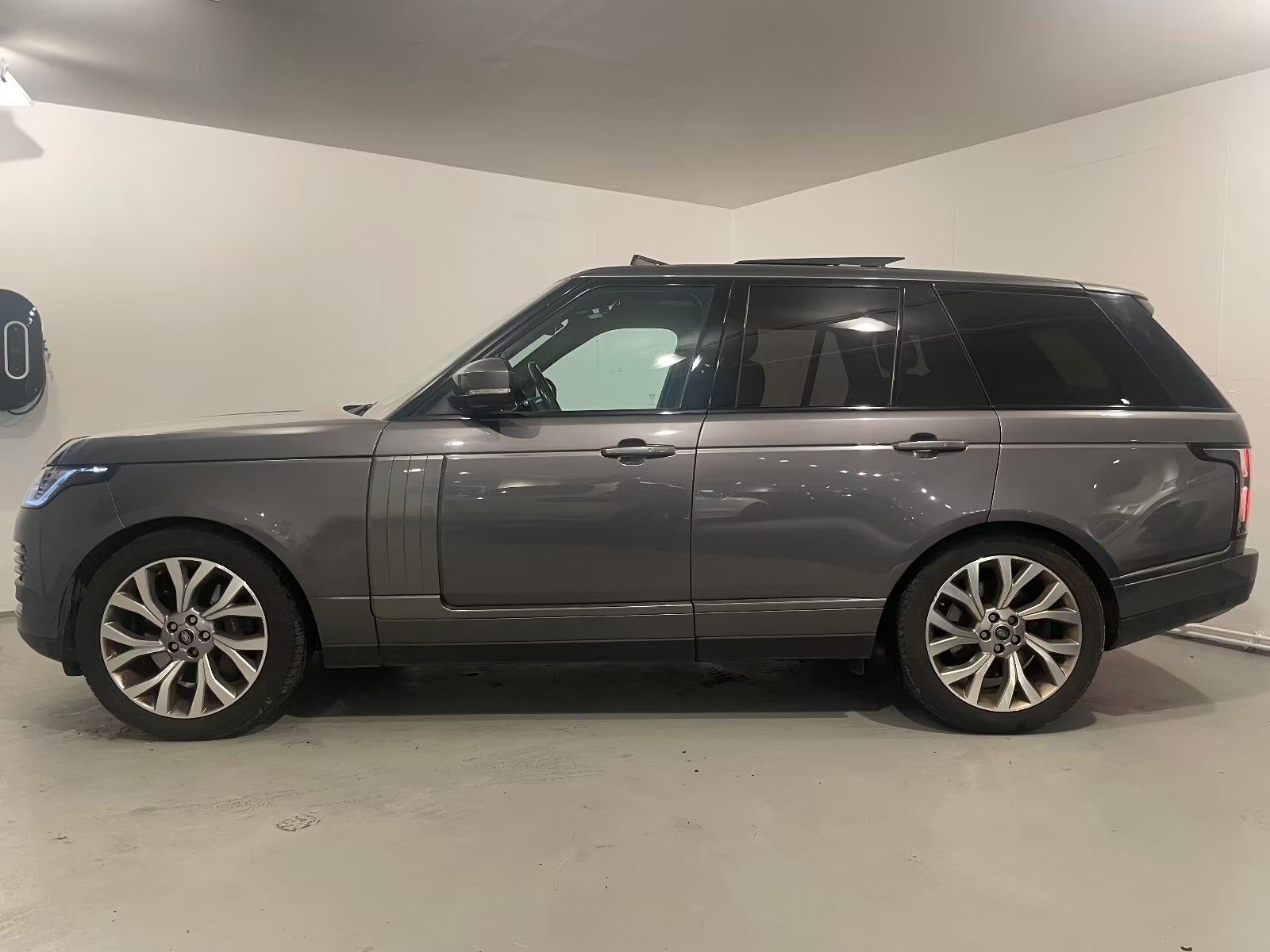 Land Rover – Range Rover