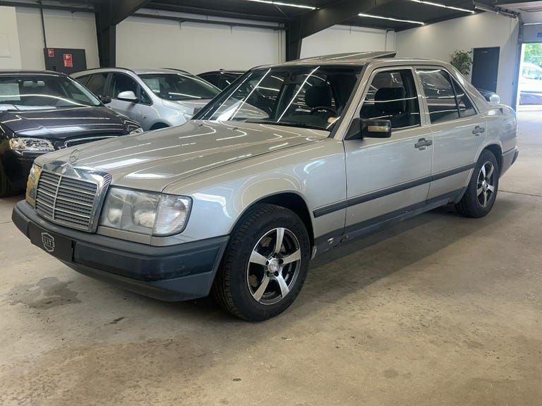 Mercedes 230 E 
