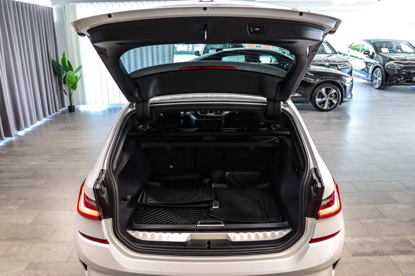 Billede af BMW 330e 2,0 Touring M-Sport aut.