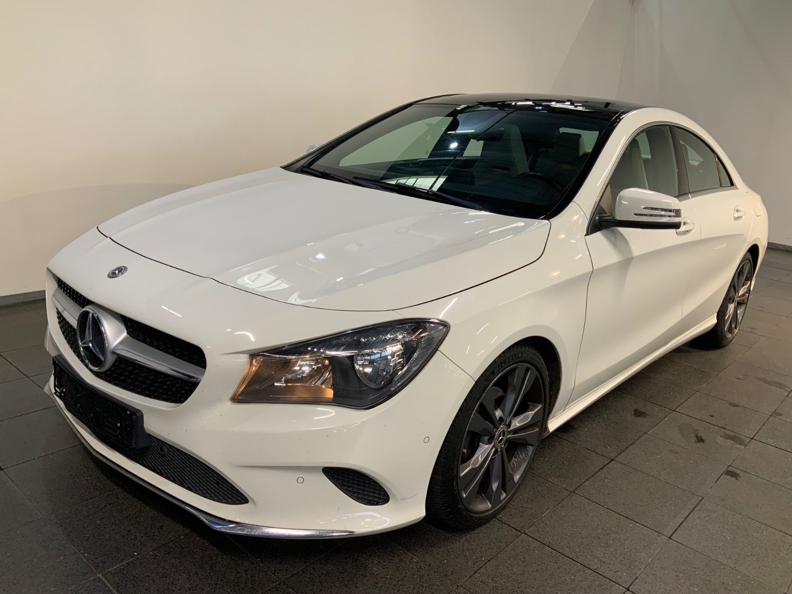 Mercedes-Benz CLA 200
