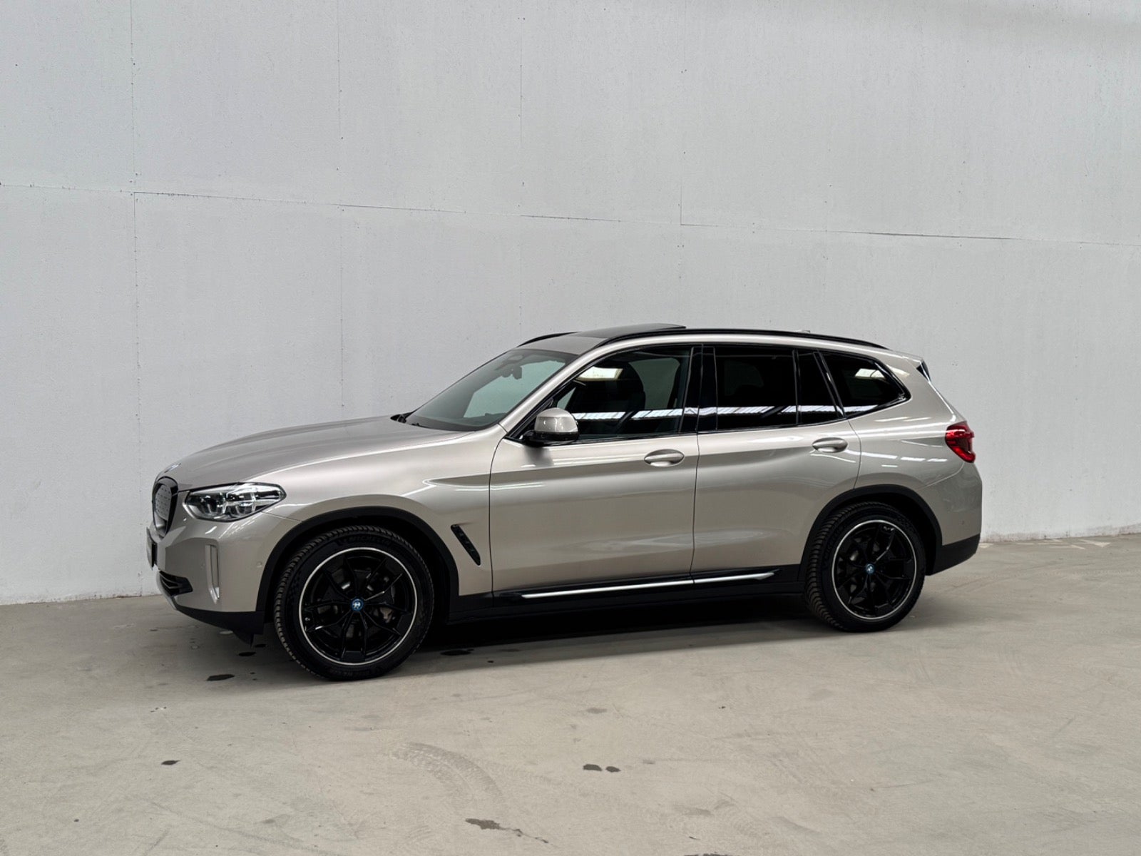 BMW iX3 Charged Plus A