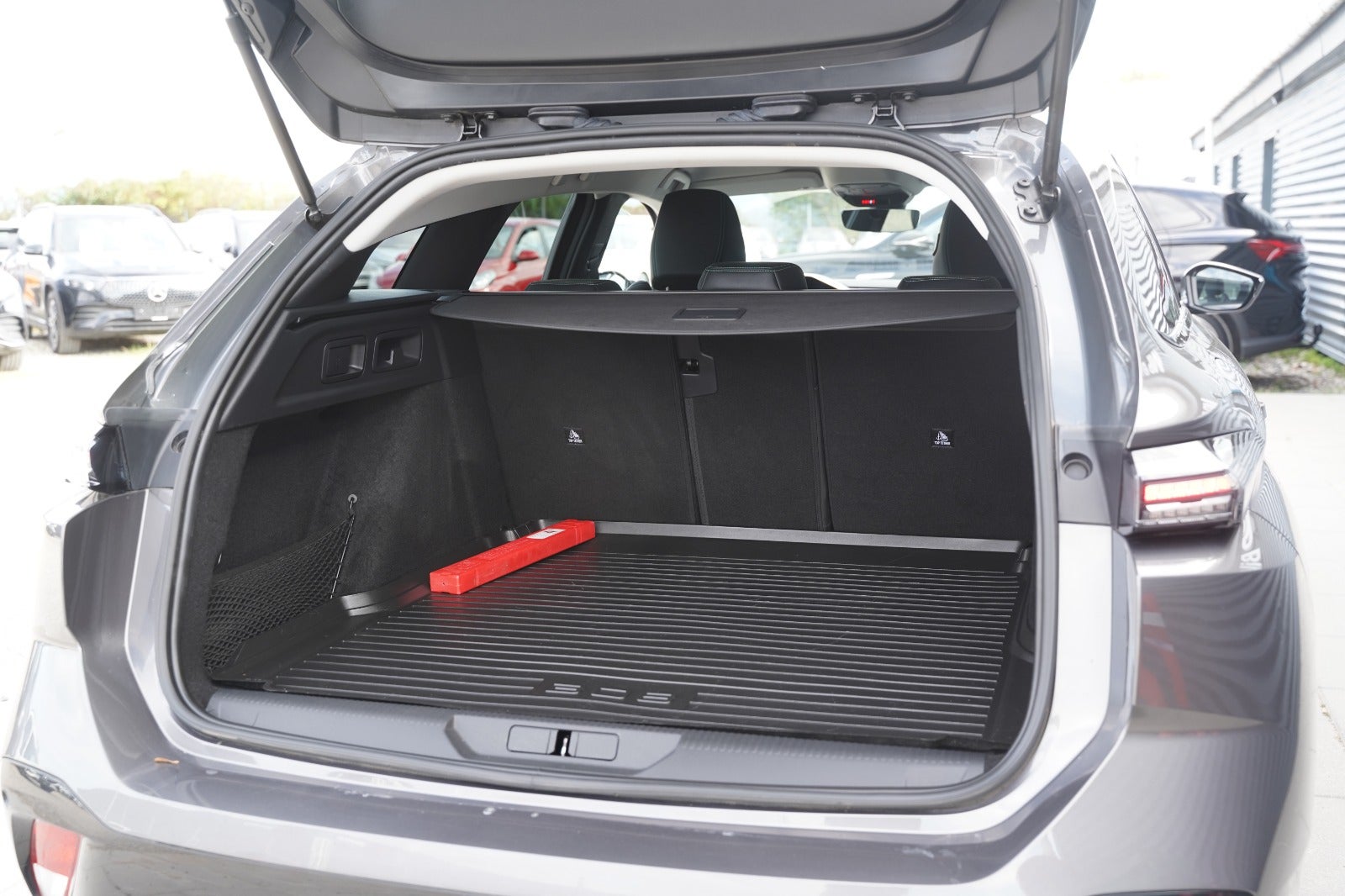 Billede af Peugeot 308 1,6 Hybrid First Selection+ SW EAT8