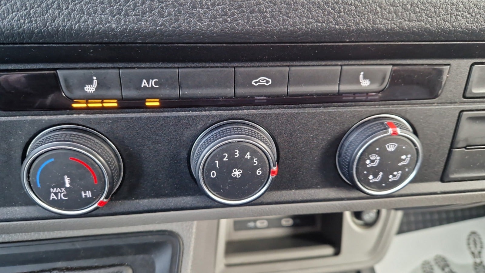 Billede af VW Crafter 35 2,0 TDi 177 Kassevogn L3H2 aut.