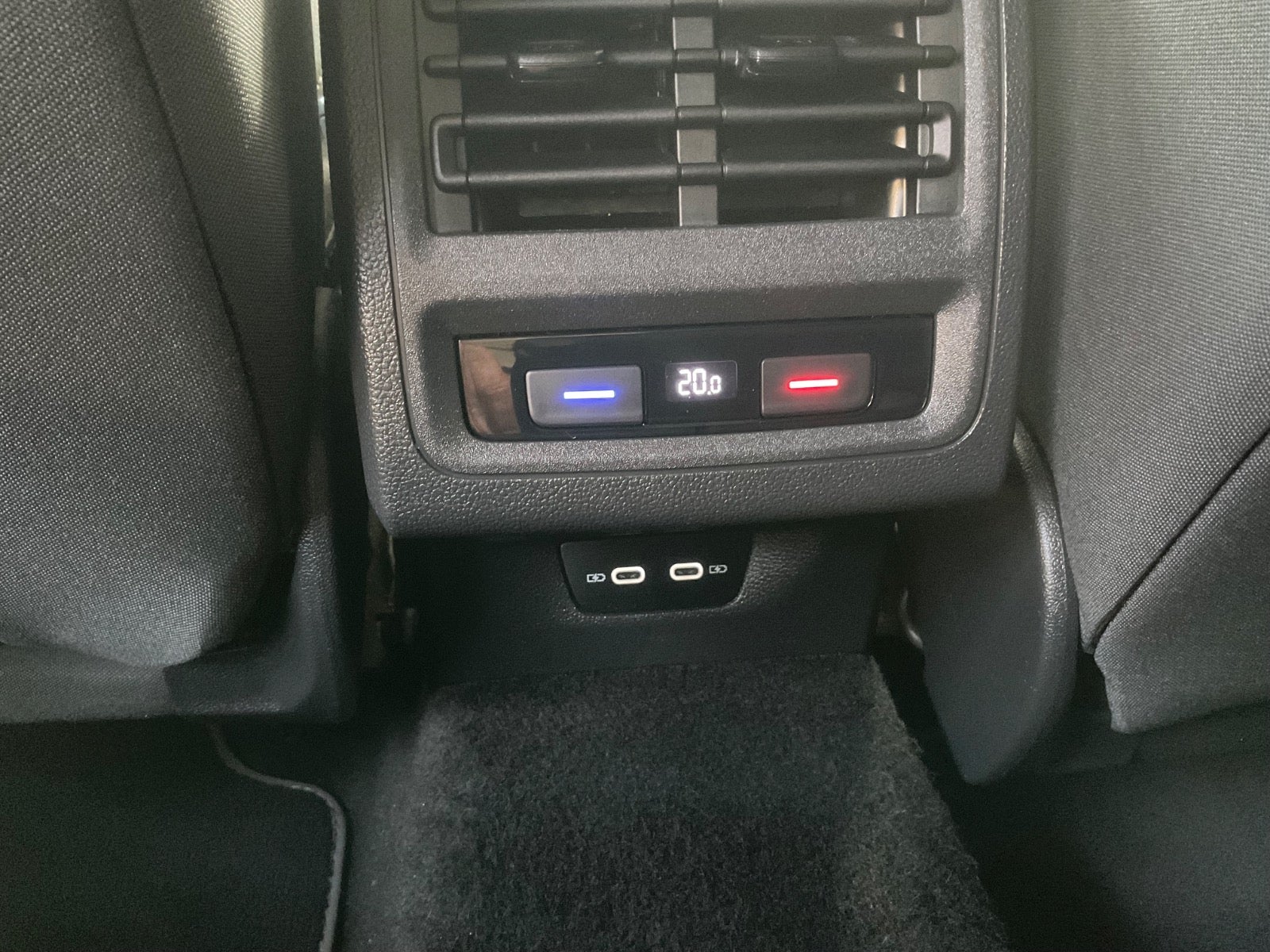 VW Golf VIII 1,4 eHybrid DSG 5d - 11
