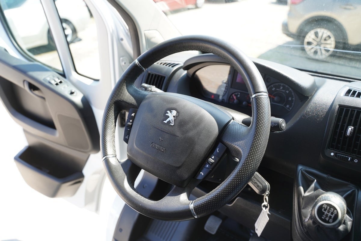 Billede af Peugeot Boxer 335 2,2 BlueHDi 140 L3H2 Premium