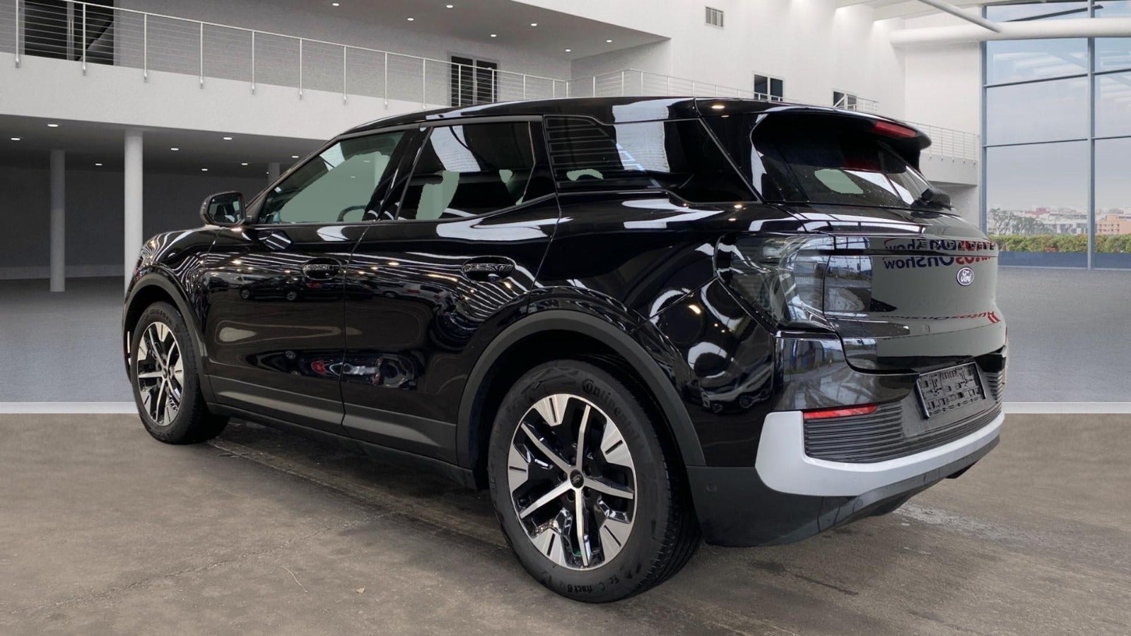 Ford Explorer Select Extended Range