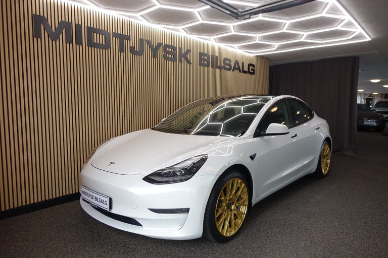 Tesla Model 3 Long Range AWD