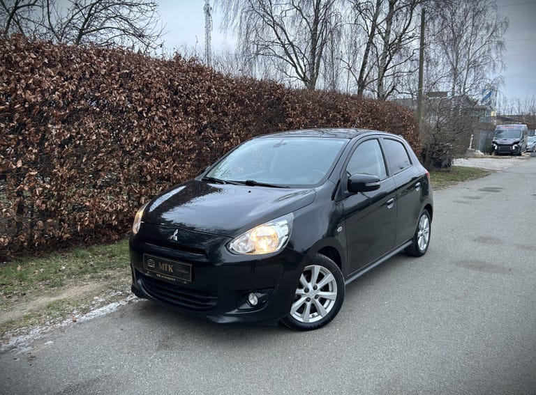 Mitsubishi Space Star Black & White CVT