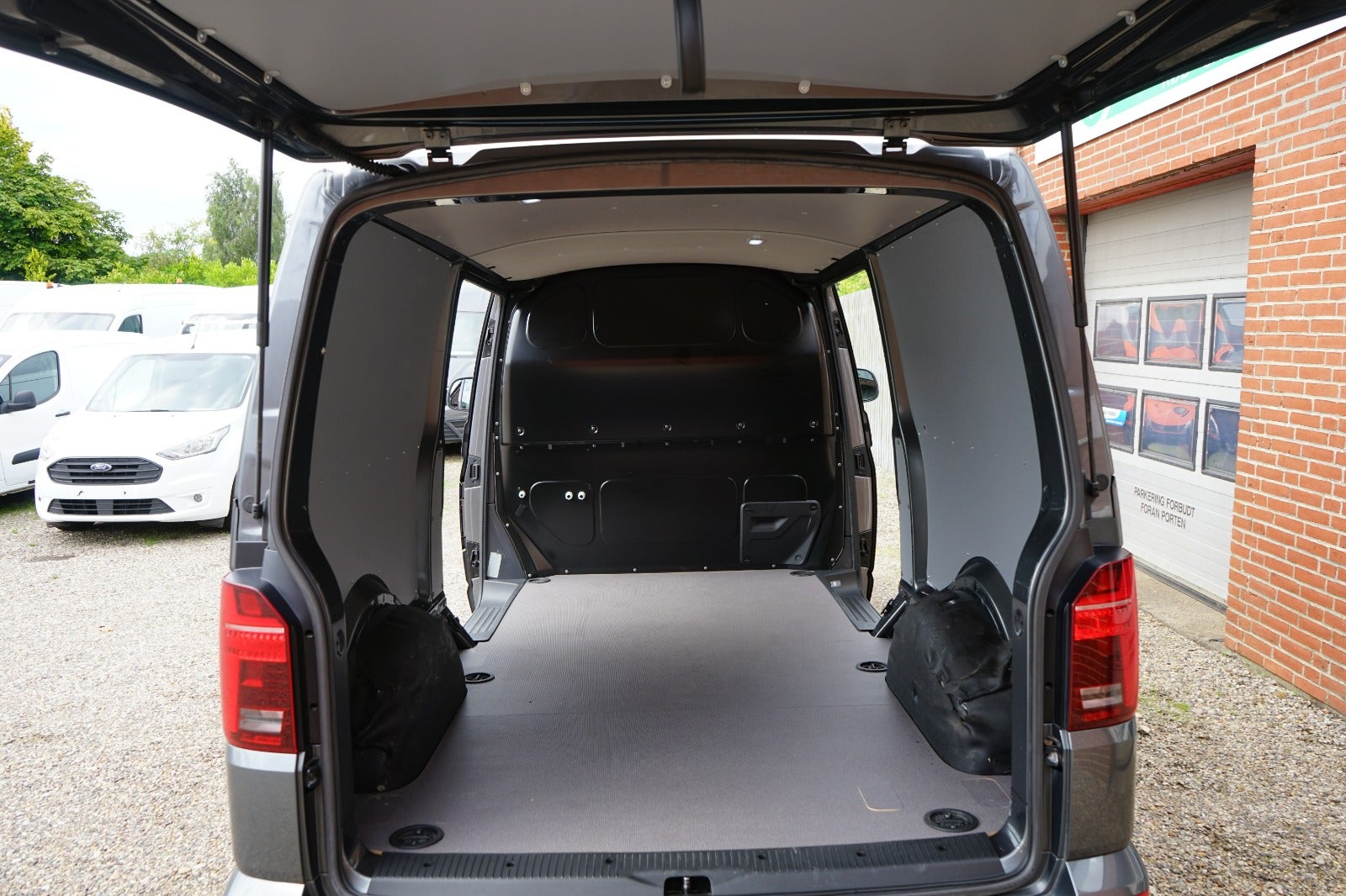 Billede af VW Transporter 2,0 TDi 150 Kassevogn DSG lang