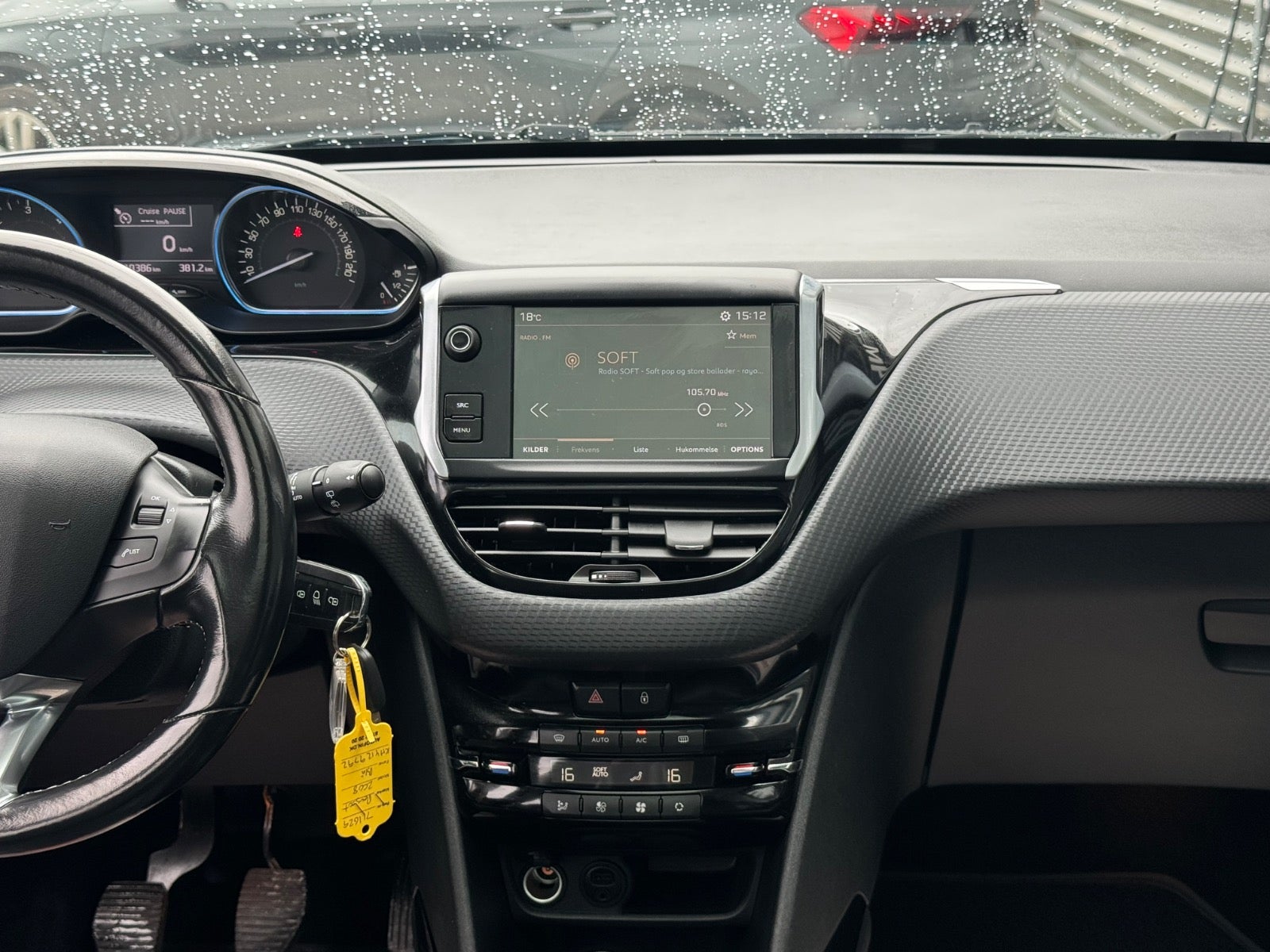 Billede af Peugeot 2008 1,6 BlueHDi 100 Allure Sky