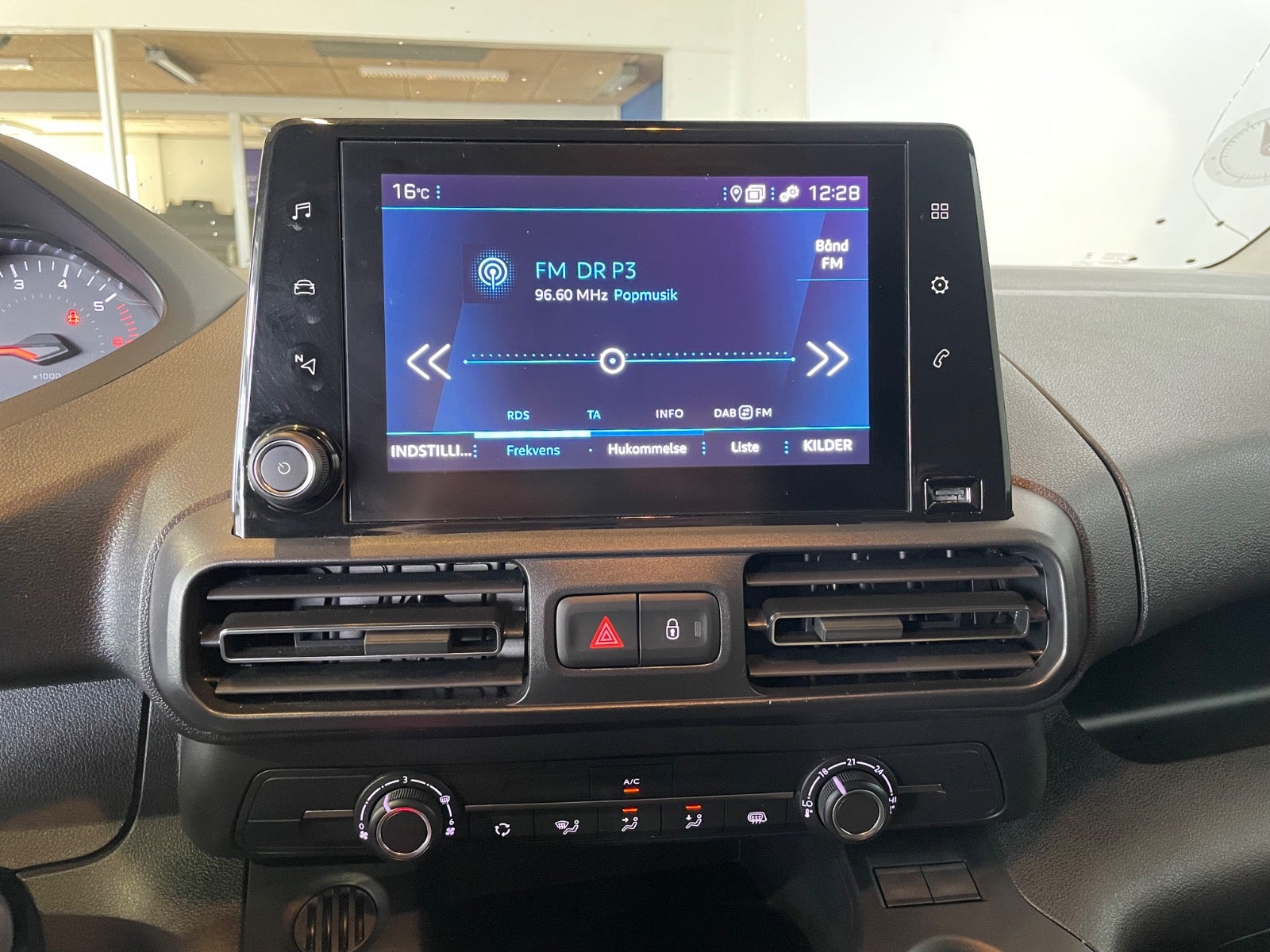 Peugeot Partner BlueHDi 100 L2V2 Plus Van