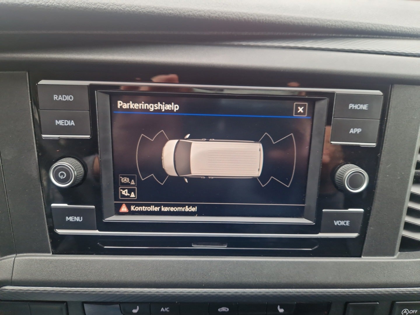 Billede af VW Transporter 2,0 TDi 110 Kassevogn lang