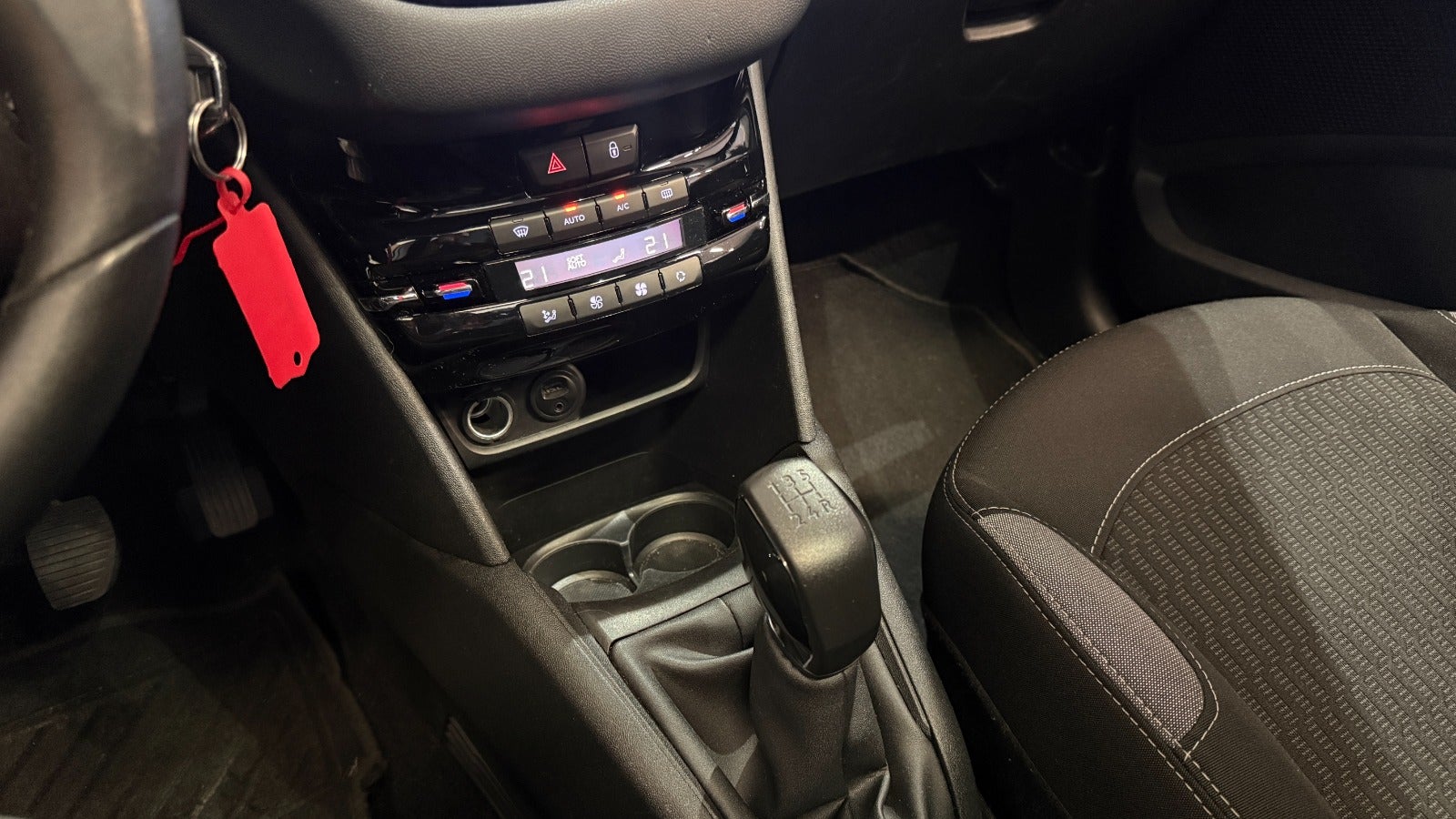 Billede af Peugeot 208 1,6 BlueHDi 100 Desire Sky
