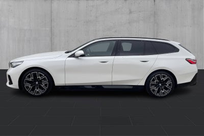 BMW i5 eDrive40 Touring Fully Charged BMW i5 eDrive40 Touring Fully Charged - 1