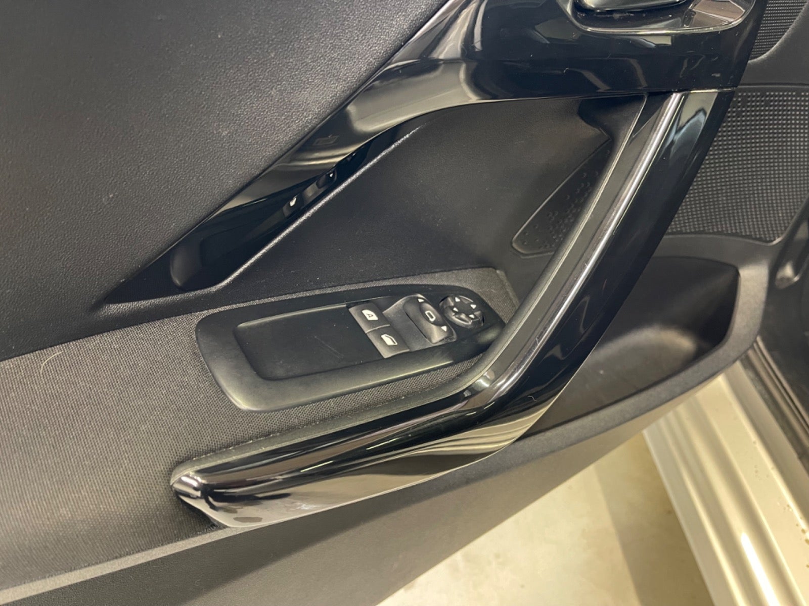 Billede af Peugeot 208 1,6 BlueHDi 100 Desire Sky