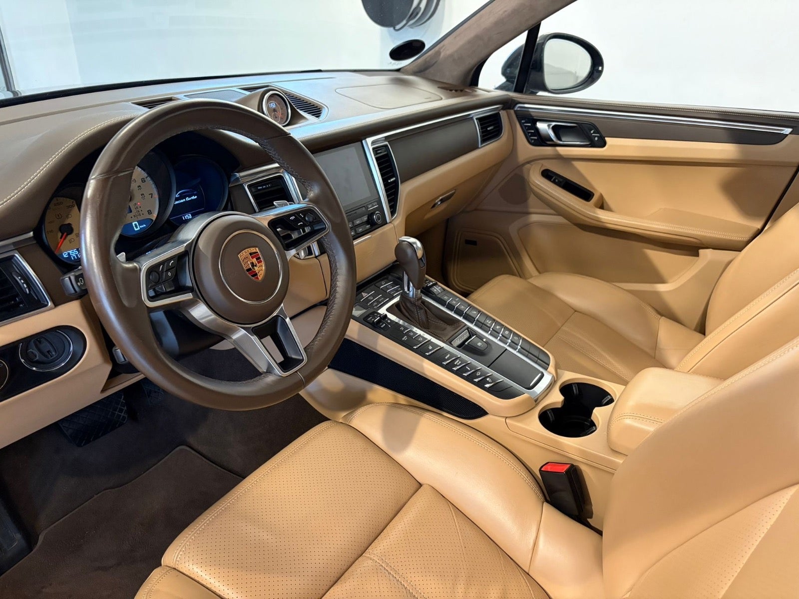 Porsche – Macan Turbo