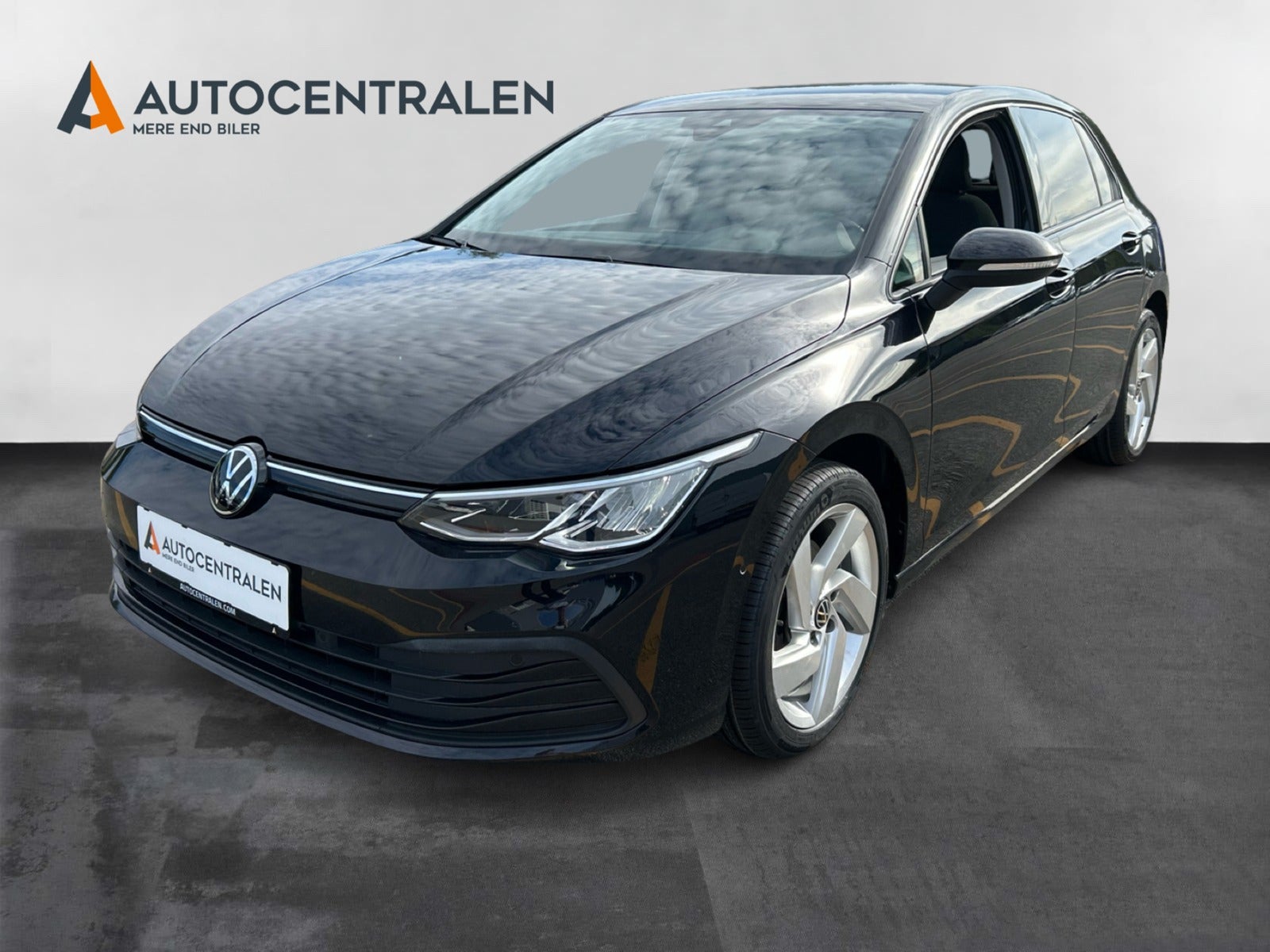VW Golf VIII eTSi 130 Life 75 Years Edition DSG