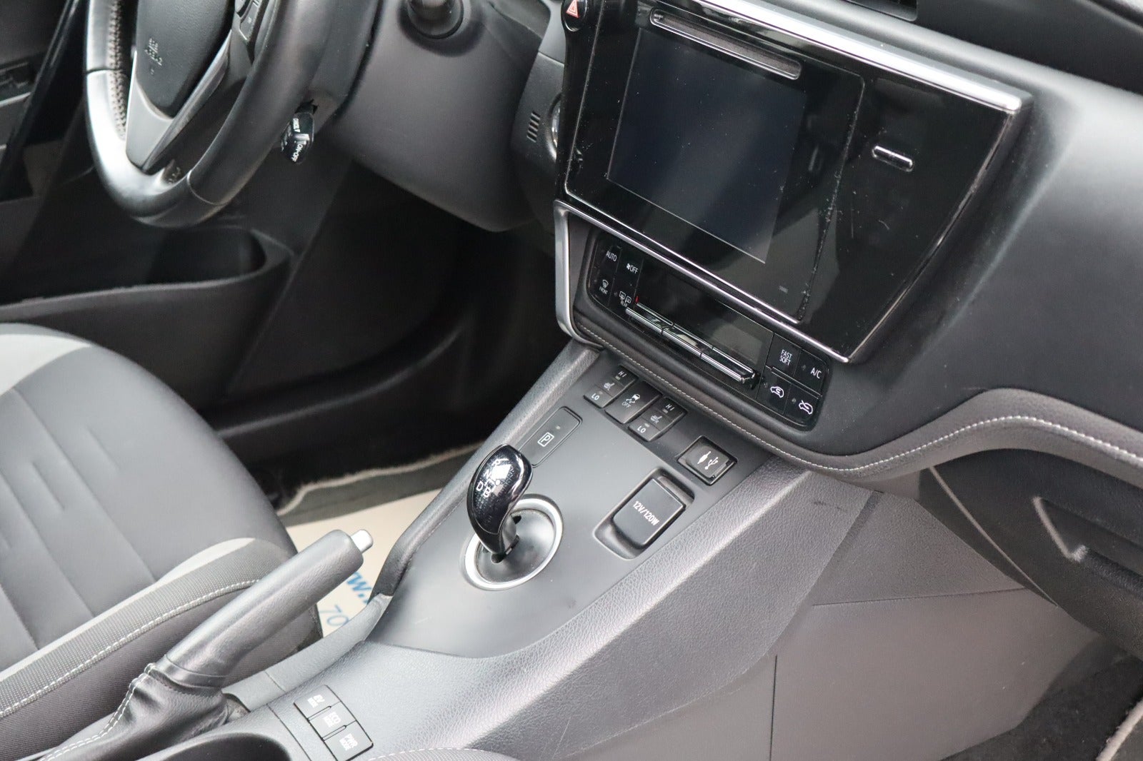 Billede af Toyota Auris 1,8 Hybrid Executive CVT