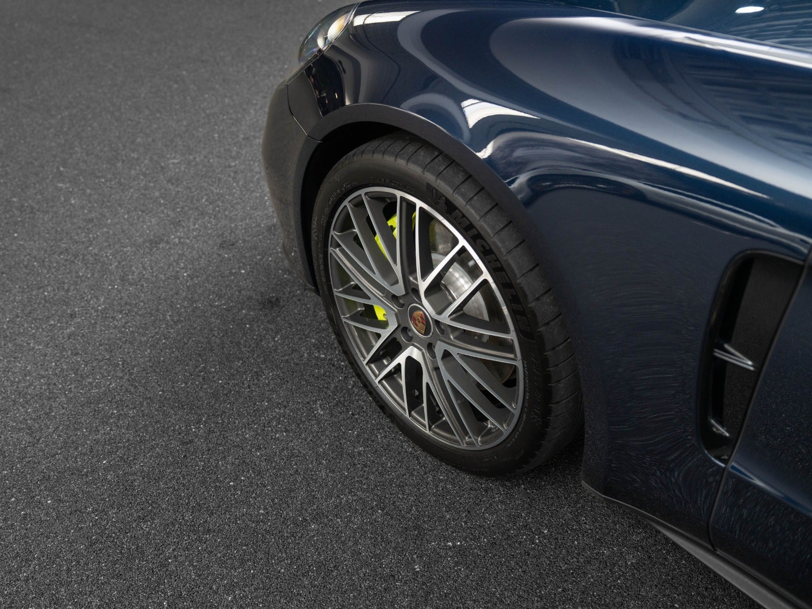 Gallery image 7 of 18