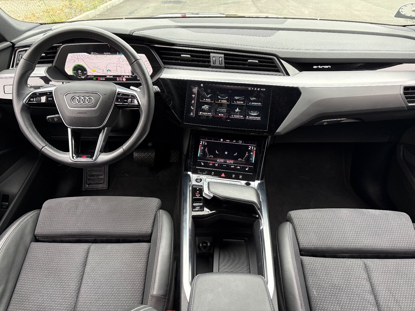 Billede af Audi e-tron 55 S-line quattro