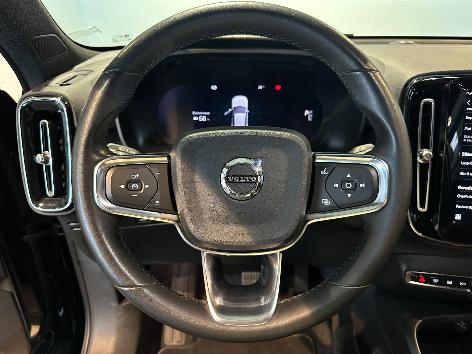 Volvo XC40 P6 ReCharge Plus 5d - 13