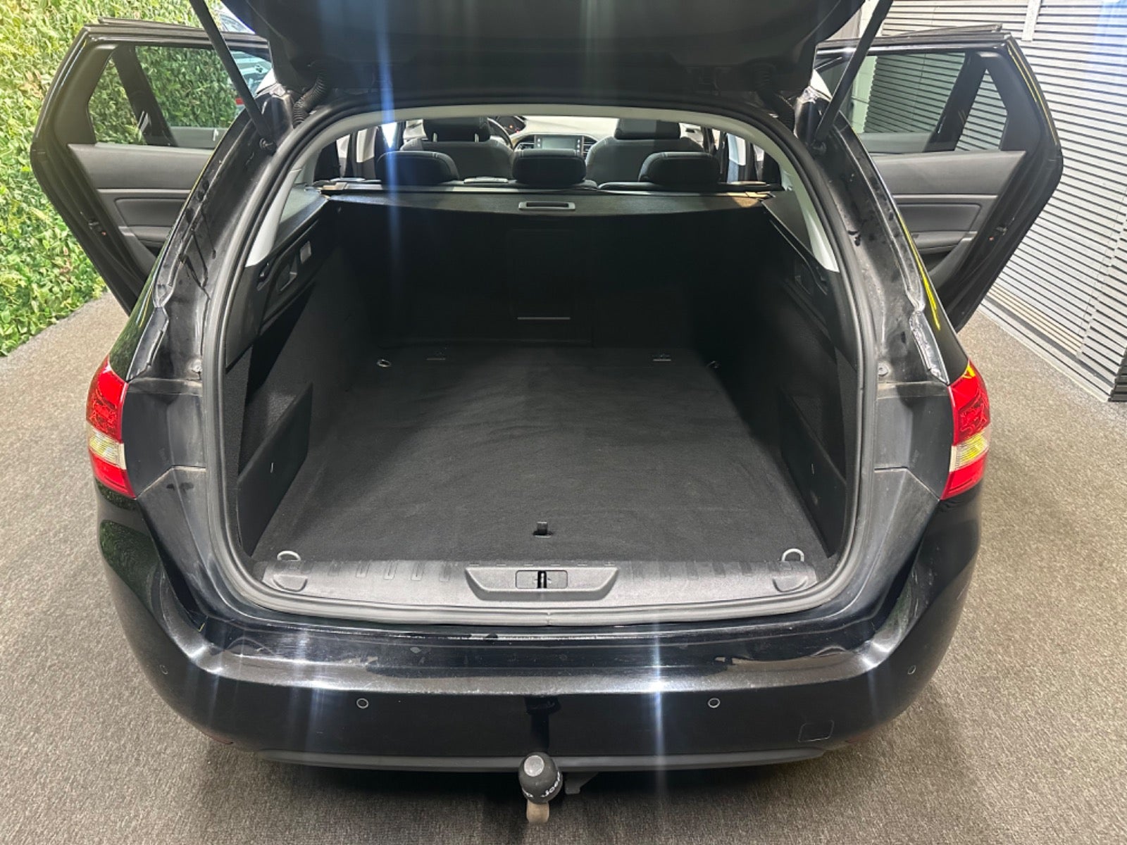 Billede af Peugeot 308 1,5 BlueHDi 130 Allure+ Sky SW