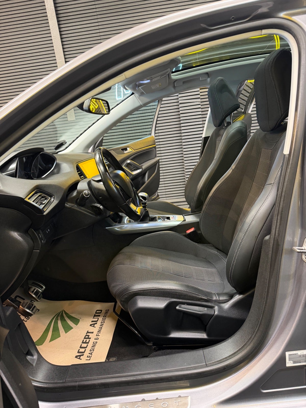 Billede af Peugeot 308 1,6 BlueHDi 120 Allure Sky