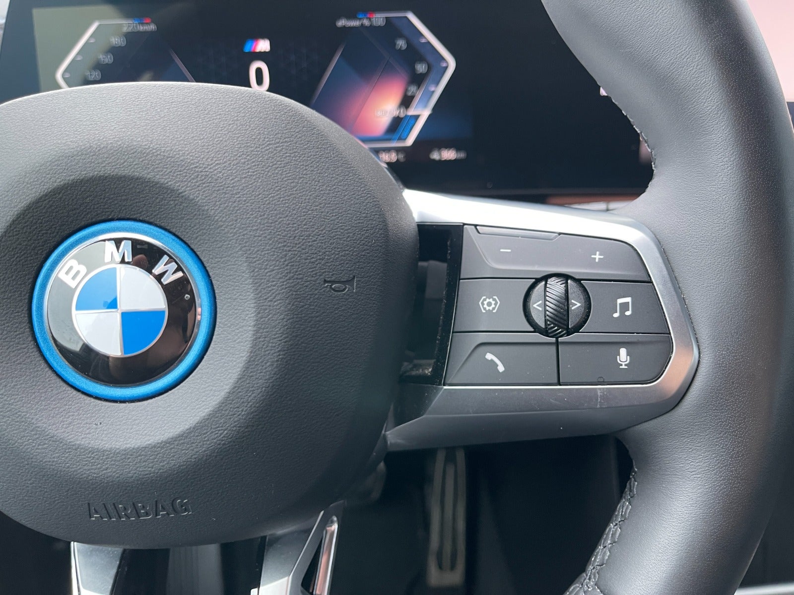 BMW iX1 eDrive20 M-Sport Premium 5d - 12