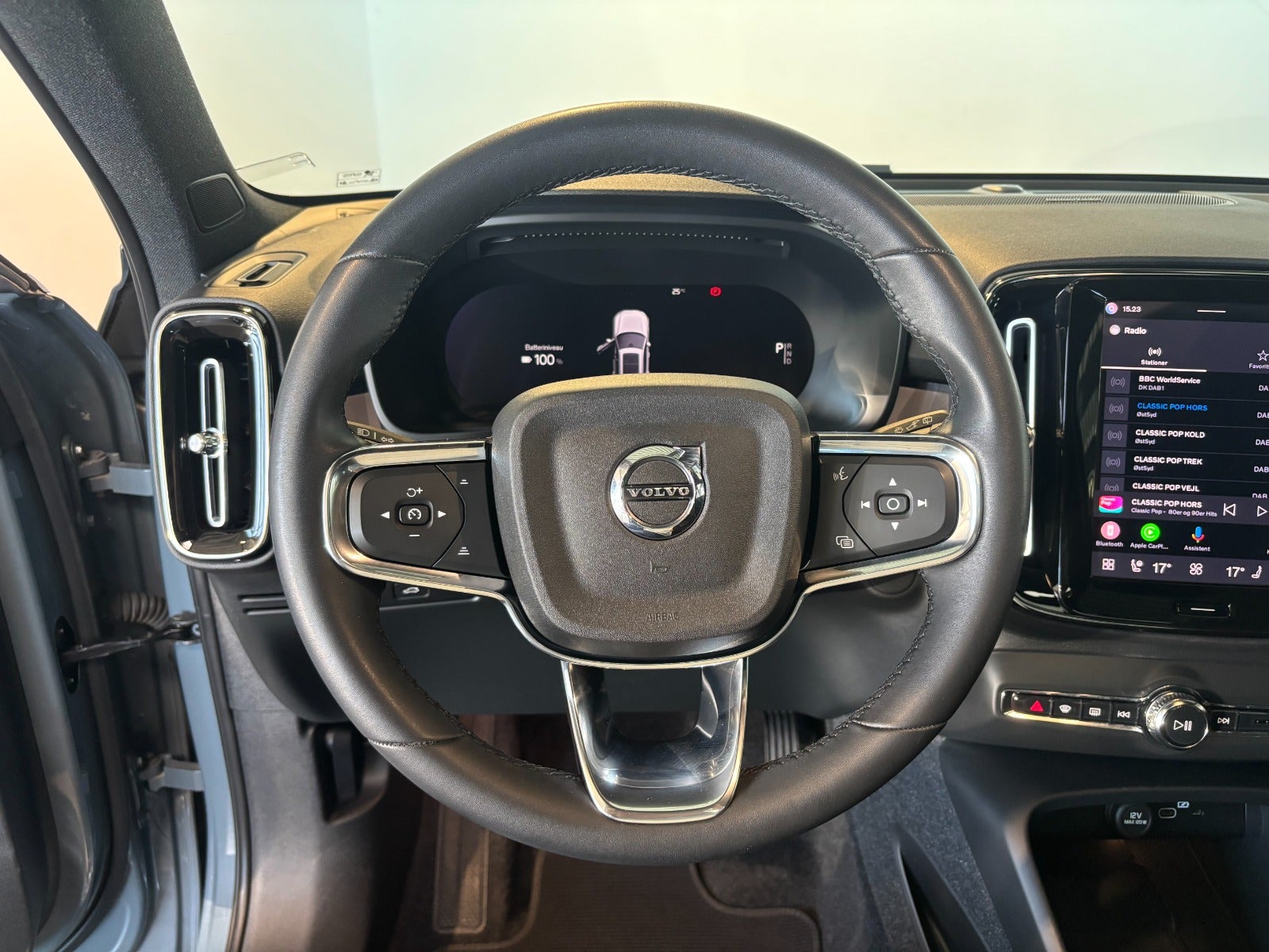 Volvo XC40 P8 ReCharge Twin Ultimate 5d - 13