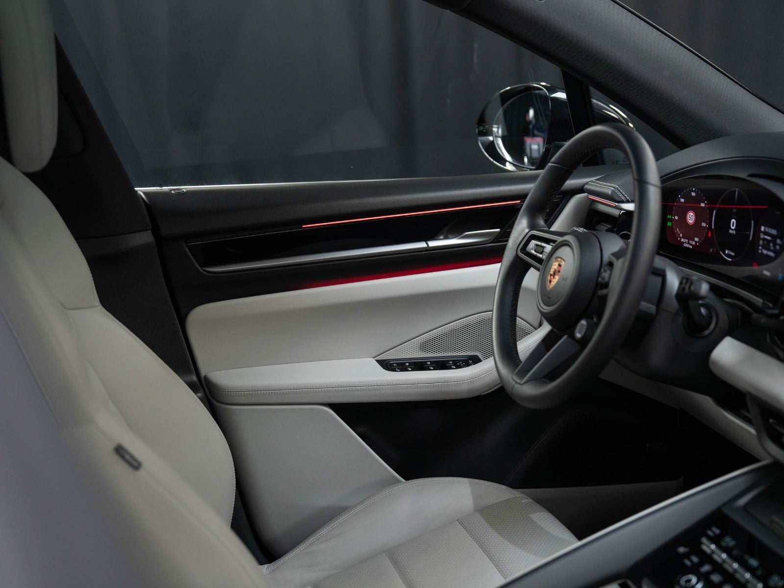 Gallery image 16 of 18