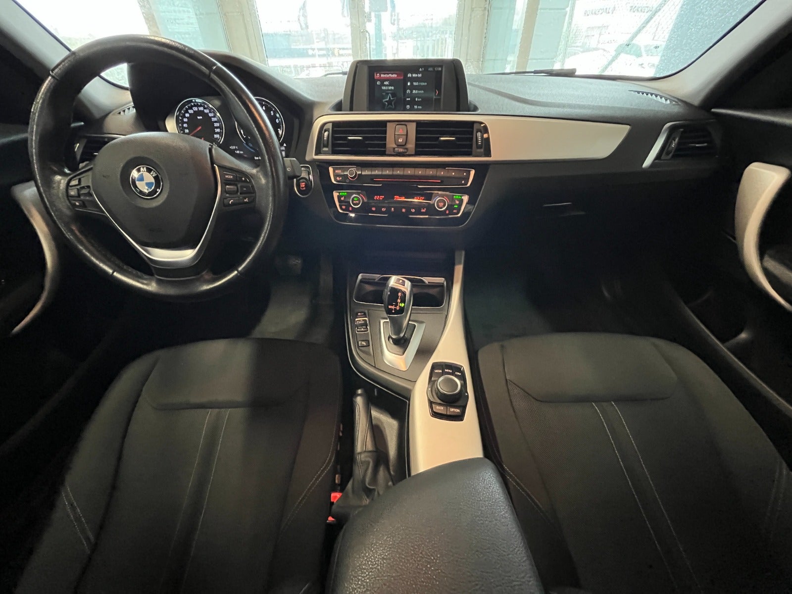 Billede af BMW 118i 1,5 Connected aut.