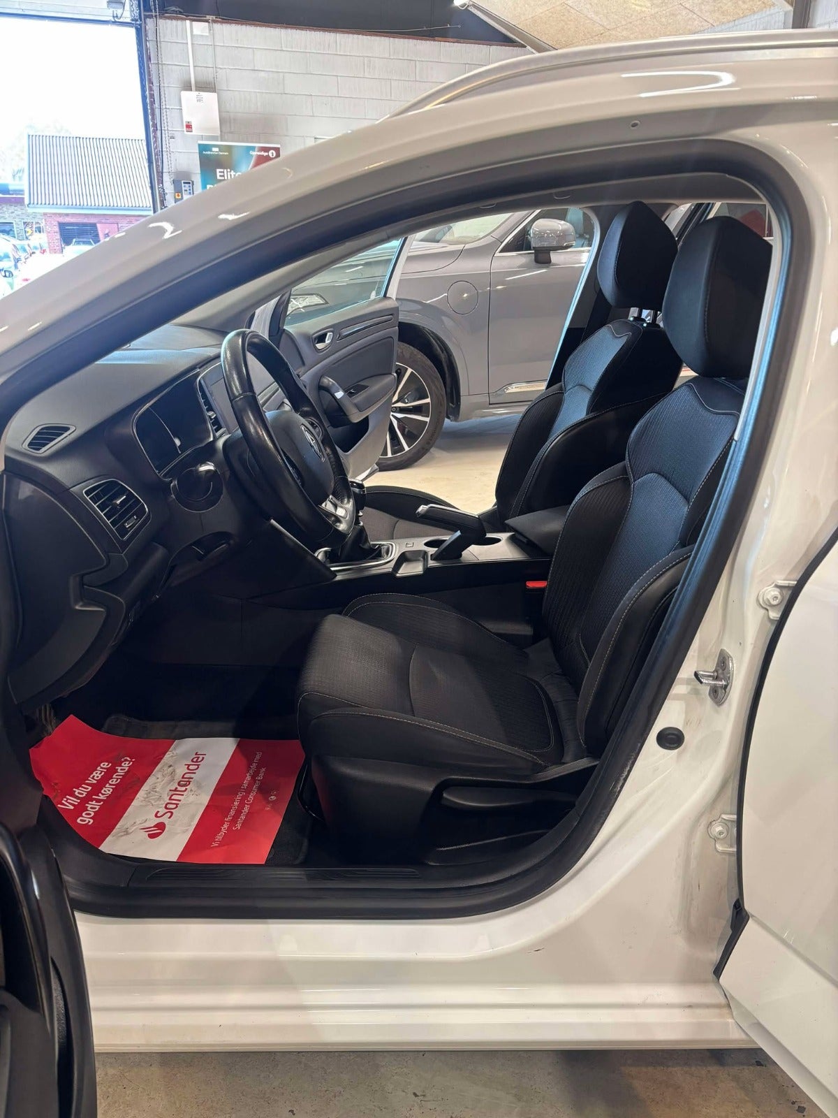 Billede af Renault Megane IV 1,2 TCe 100 Zen Sport Tourer