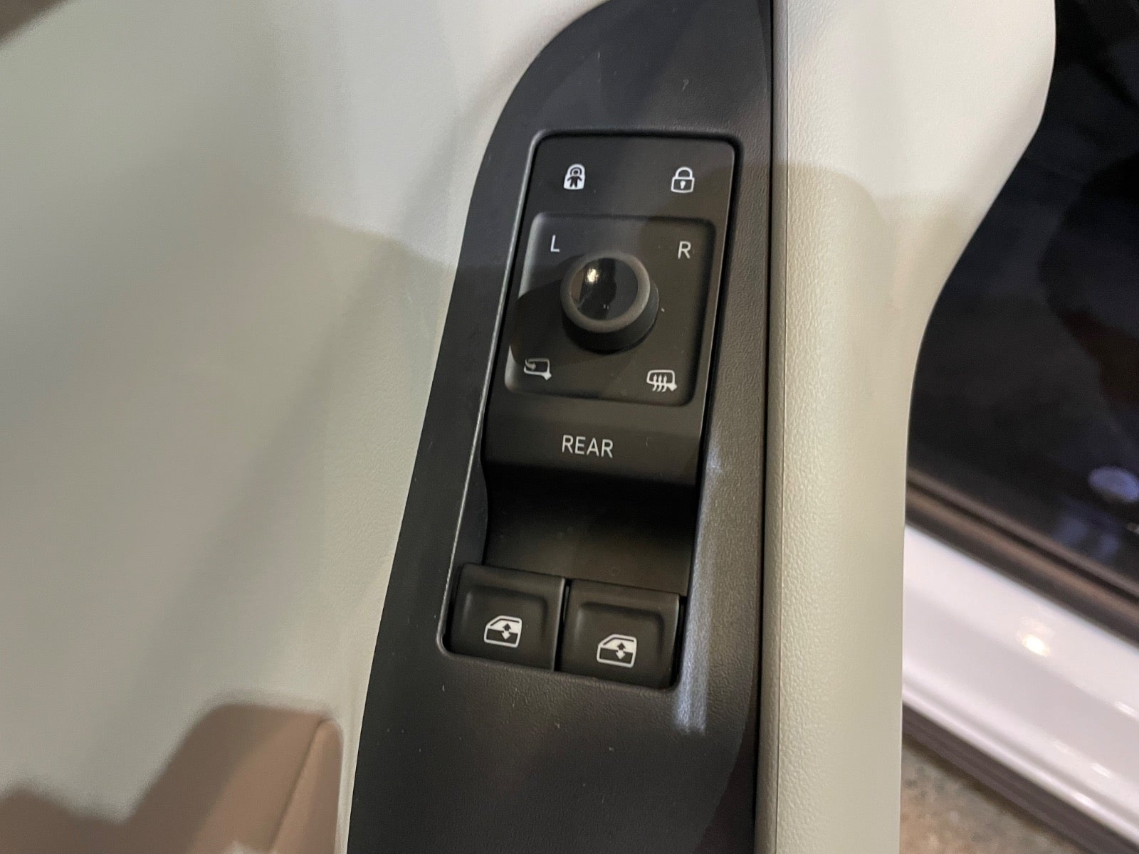 Ford Explorer Select Extended Range