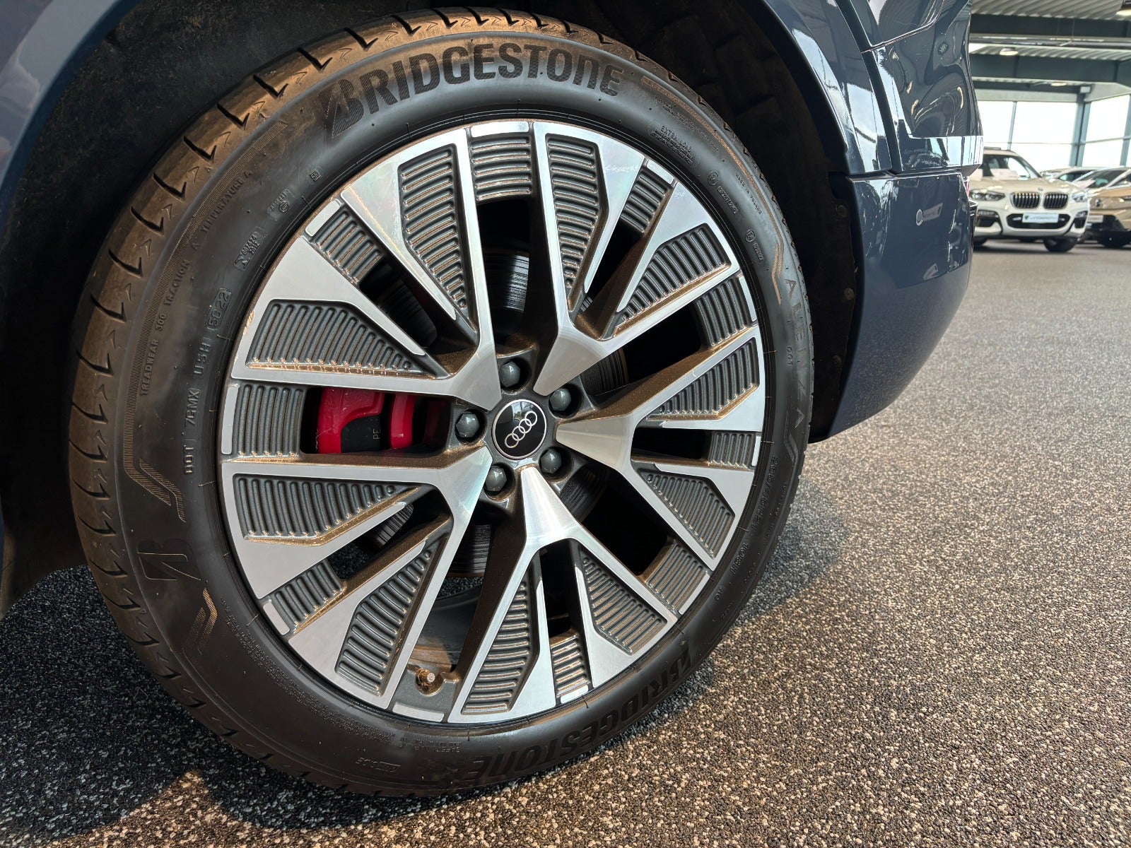 Audi Q8 e-tron 55 S-line quattro 5d - 10