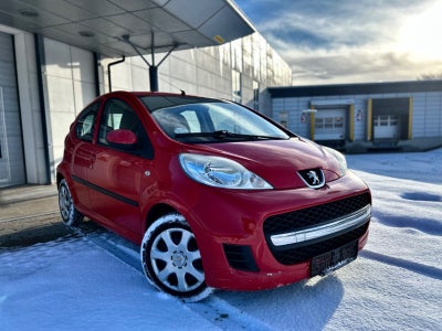 Peugeot 107 1,0 Comfort Benzin modelår 2010 km 224000 Rød træk nysynet ABS airbag centrallås servost