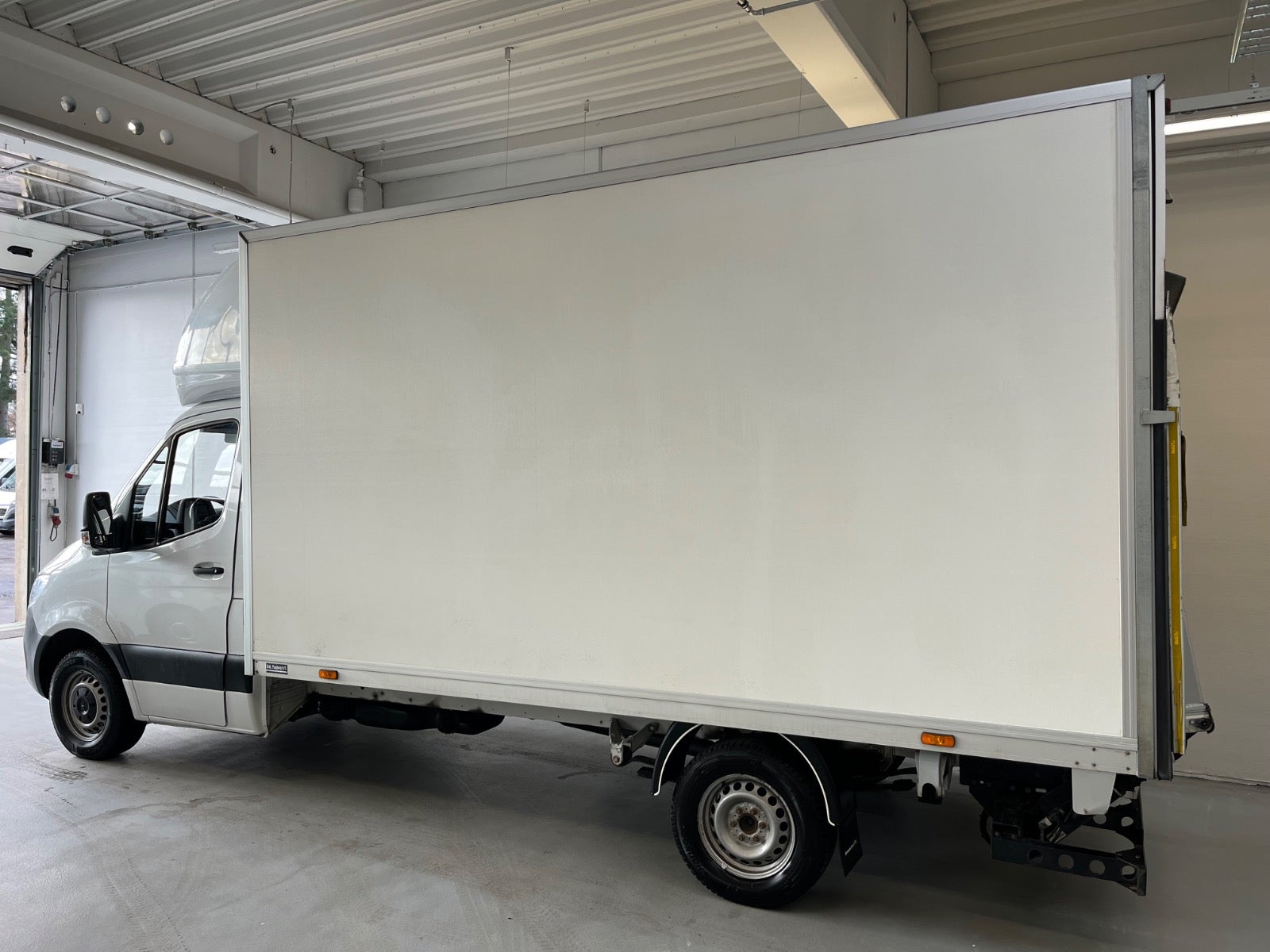 Billede af Mercedes Sprinter 317 2,0 CDi A3 Alukasse m/lift aut. RWD