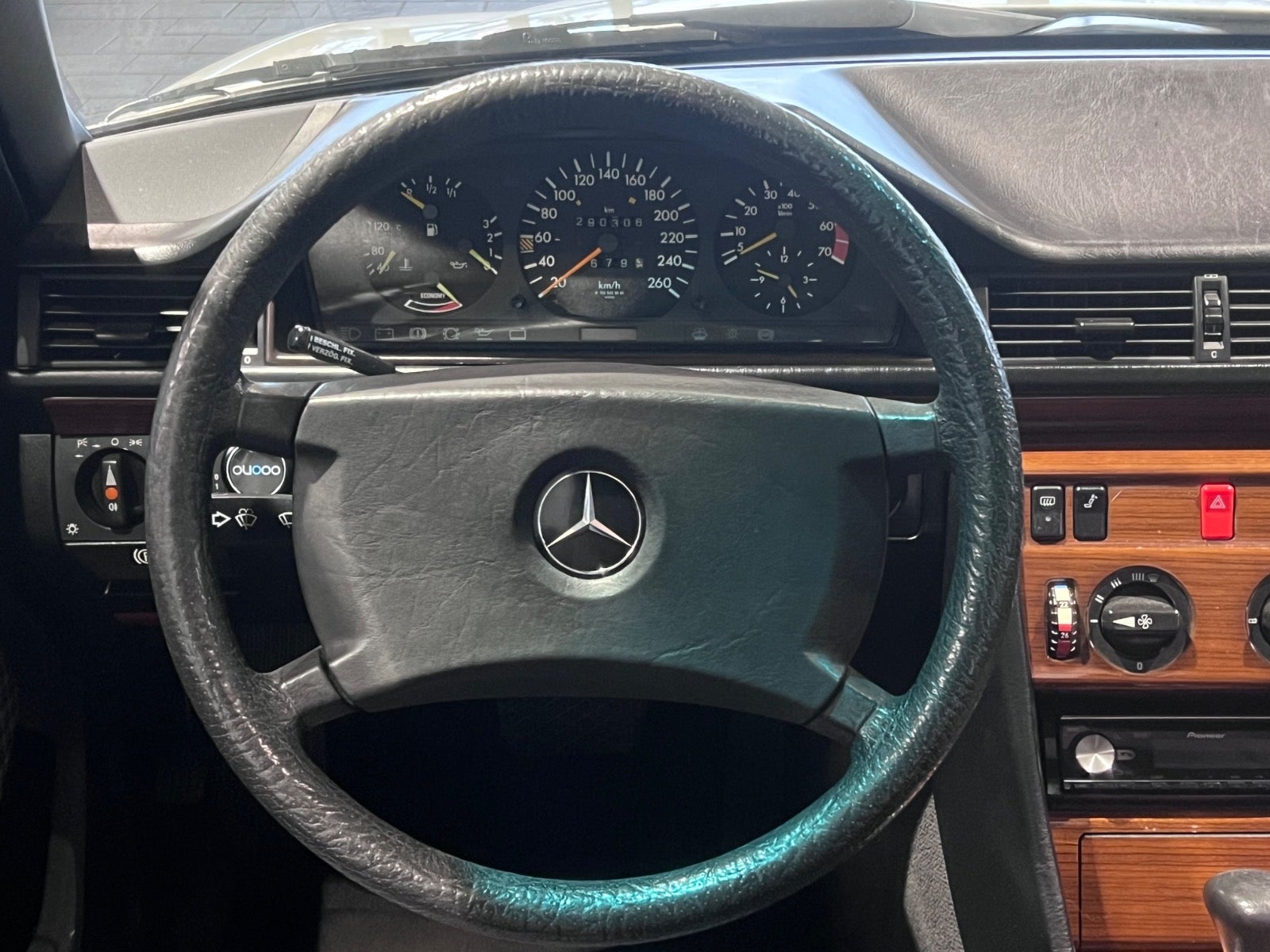 Billede af Mercedes 230 CE 2,3 Coupé aut.