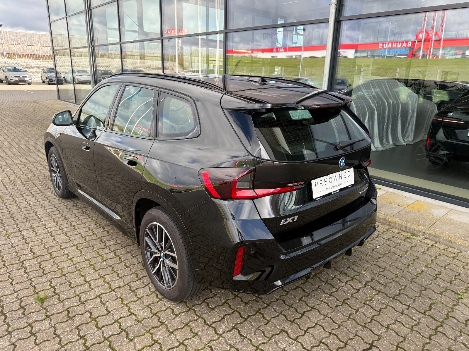 BMW iX1 eDrive20 M-Sport Premium 5d - 4